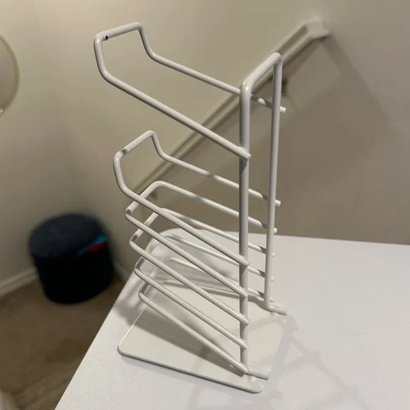 Gaming Setup - Game Controller & Accessories Stand Holder in White - Picture 4 of 5